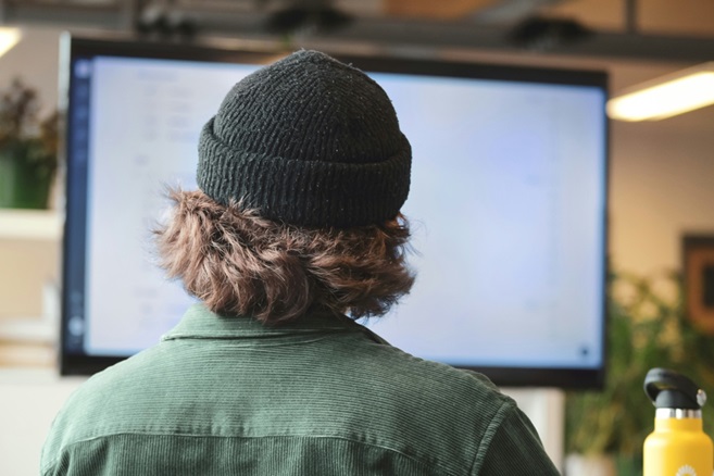How to find someones email on LinkedIn